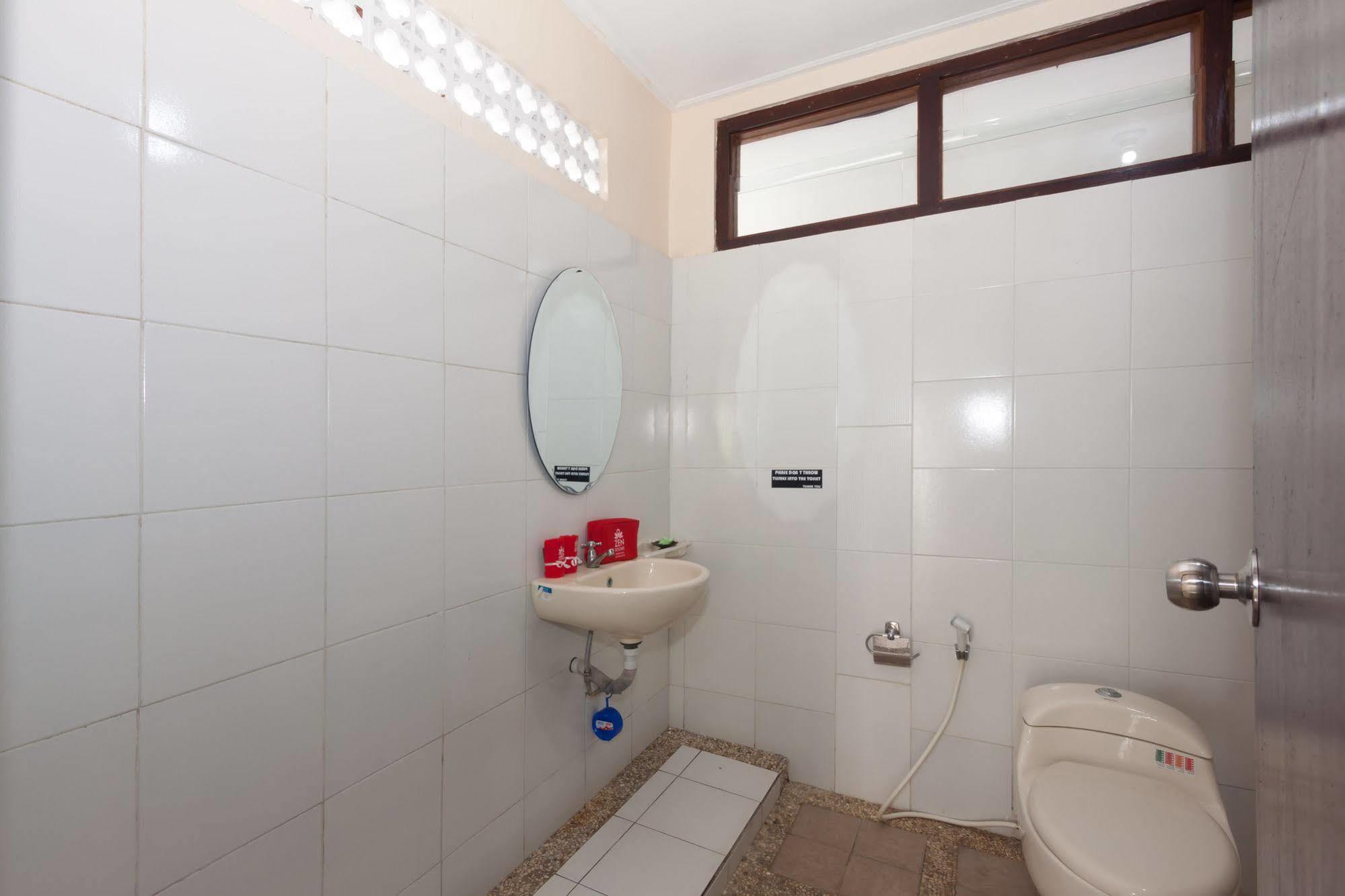 Zen Rooms Sanur Blanjong Sekawaru エクステリア 写真