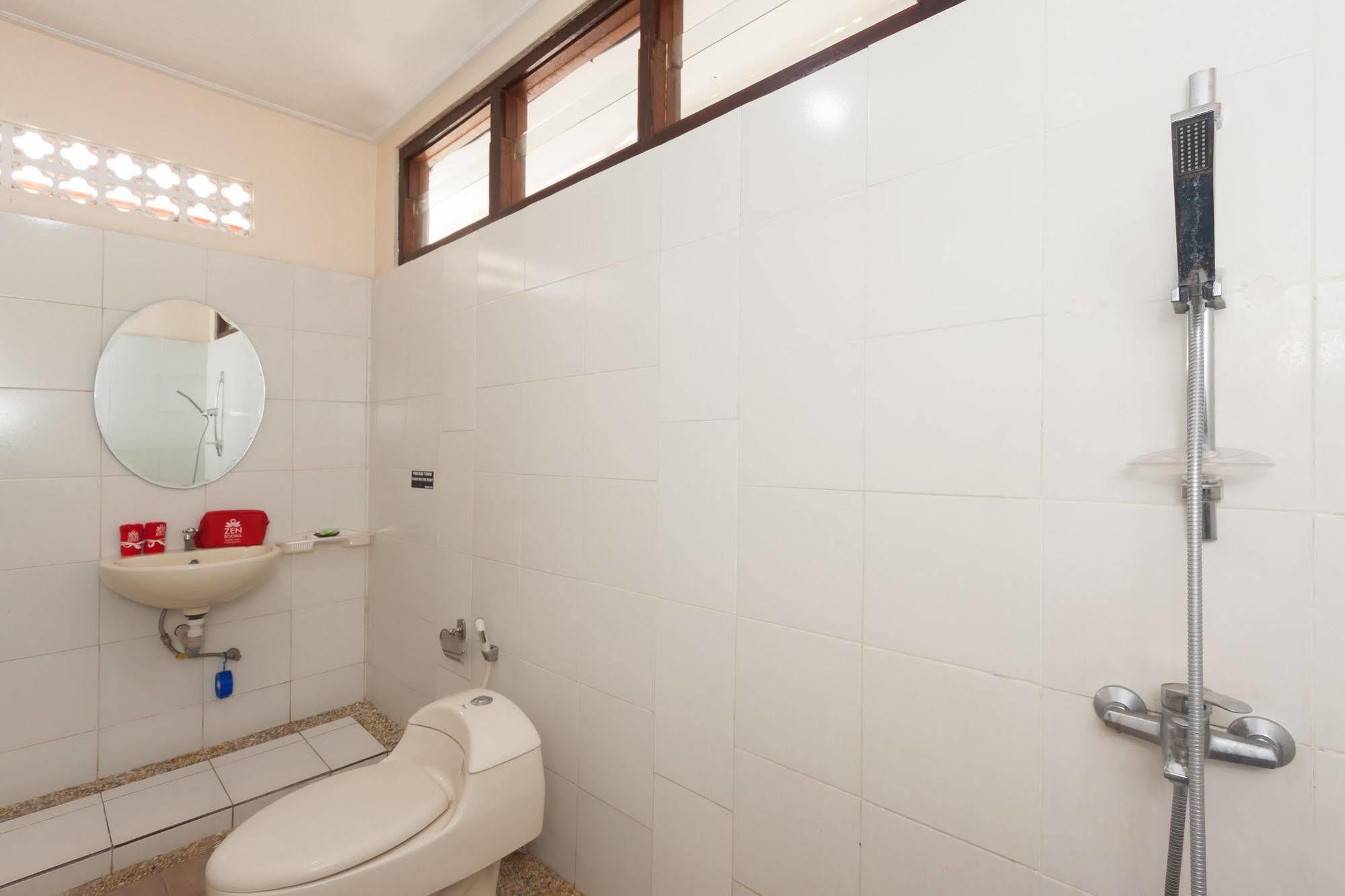Zen Rooms Sanur Blanjong Sekawaru エクステリア 写真