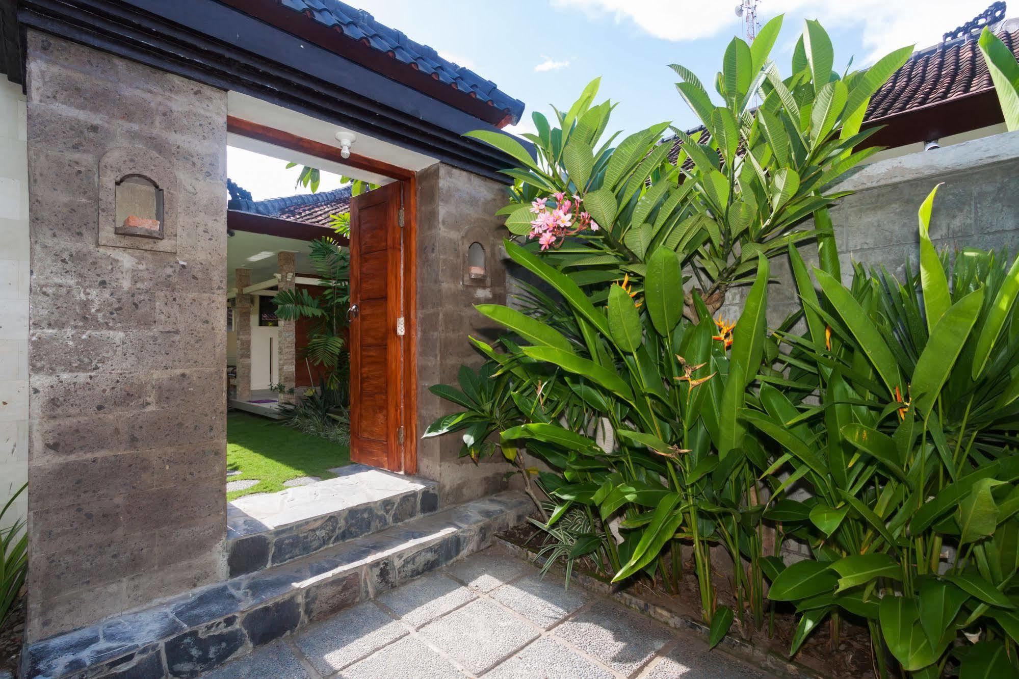 Zen Rooms Sanur Blanjong Sekawaru エクステリア 写真